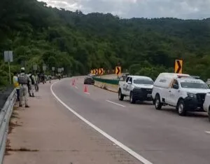 Balacera en Autopista del Sol deja un muerto y tres detenidos tras operativo en Morelos