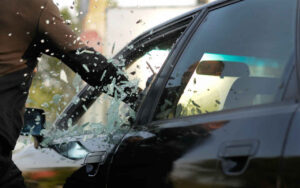 Policía de Morelos durante operativo contra robo de autos en Jiutepec y Huitzilac