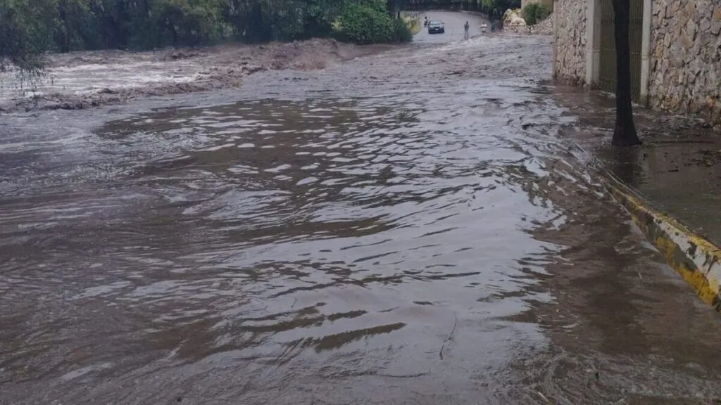 Personal de Protección Civil monitorea la crecida de ríos en Morelos tras lluvias intensas