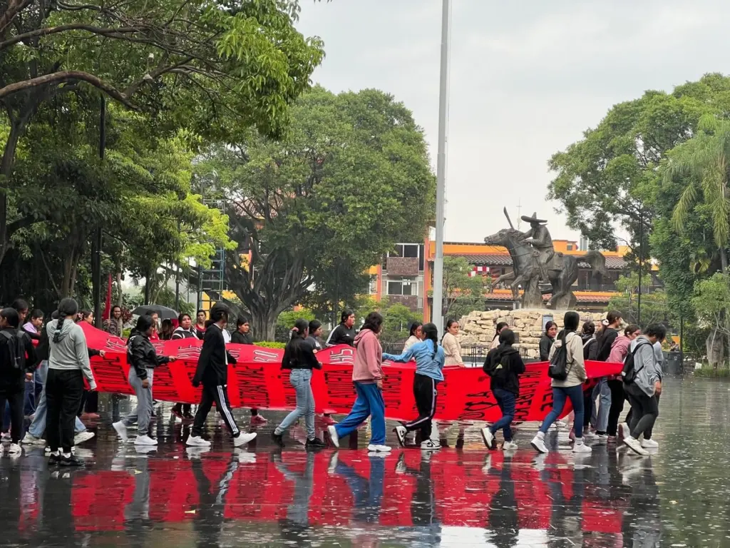 Alumnas de la Normal de Amilcingo en Morelos exigen destitución de docentes acusados de acoso académico y represalias
