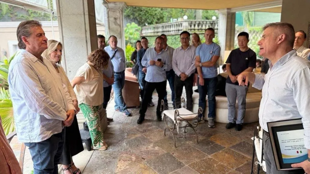 agregados militares de varios países reciben reconocimiento como Huéspedes Distinguidos en Cuernavaca durante visita diplomática