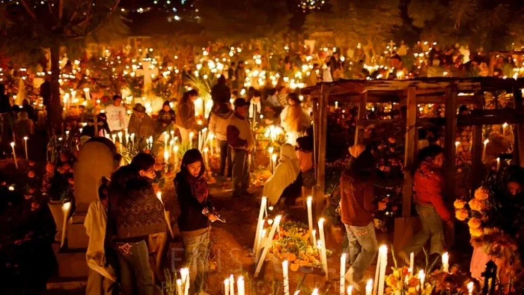 Altares, música y flores de cempasúchil en Morelos durante el Día de Muertos, reflejando la unión entre cultura y turismo comunitario