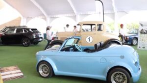 Expo Auto Morelos con exhibición de autos eléctricos y familias recorriendo el evento en Cuernavaca