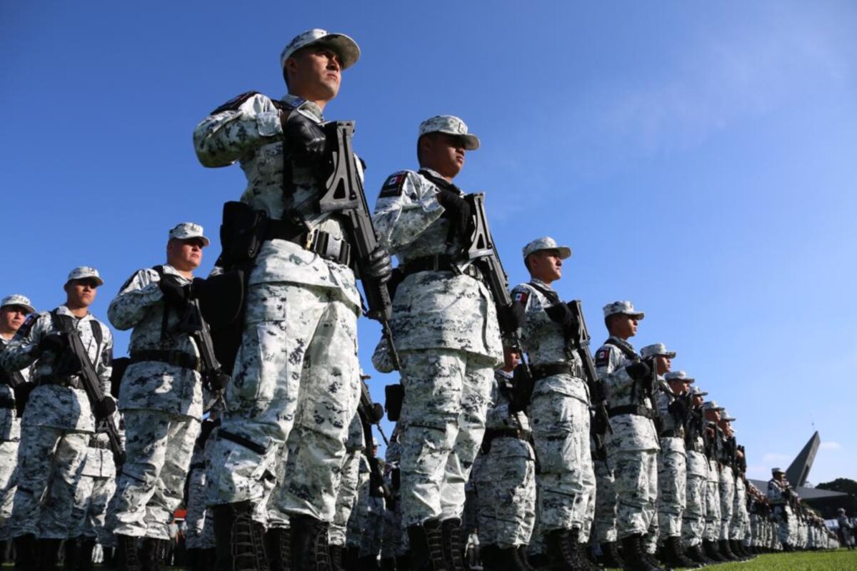Elementos de la Guardia Nacional formados durante un operativo de seguridad en Cuernavaca, Morelos, como parte de las estrategias coordinadas para reducir la violencia en la capital.