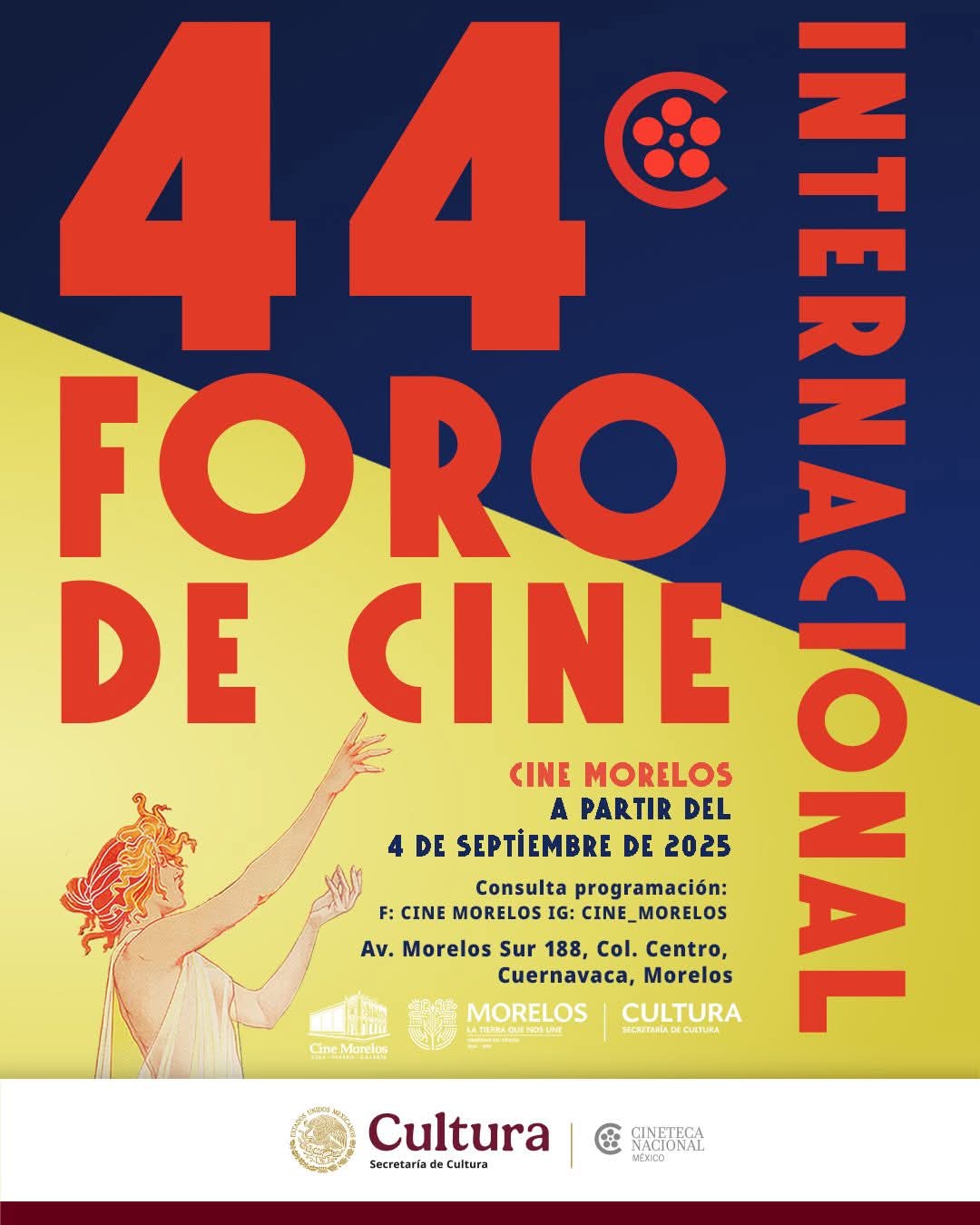 asistentes en el Cine Morelos durante el 44° Foro Internacional de Cine con proyección cultural y artística