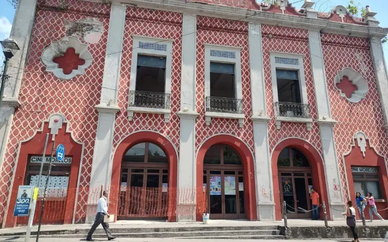 asistentes en el Cine Morelos durante el 44° Foro Internacional de Cine con proyección cultural y artística
