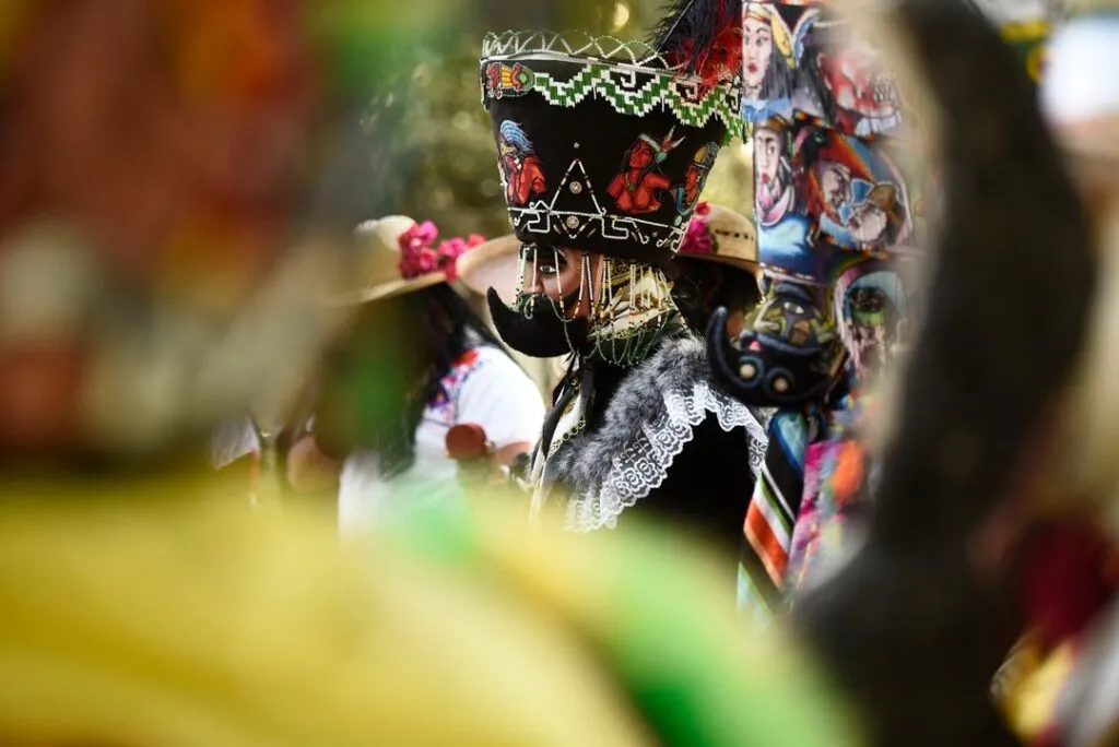 Grupo de danza indígena bajo la convocatoria del programa estatal de danza y música indígena en Morelos