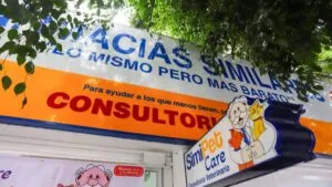 Veterinarios atienden perros y gatos en la nueva clínica Simi Pet Care de Cuernavaca con servicios médicos accesibles