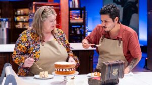 El mexicano Alex Madrigal participa en Harry Potter: Wizards of Baking 2, representando a México en el concurso culinario mágico.