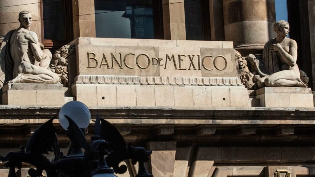 Gráfica descendente que refleja debilidad económica y previsión baja de crecimiento en México