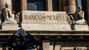 Gráfica descendente que refleja debilidad económica y previsión baja de crecimiento en México