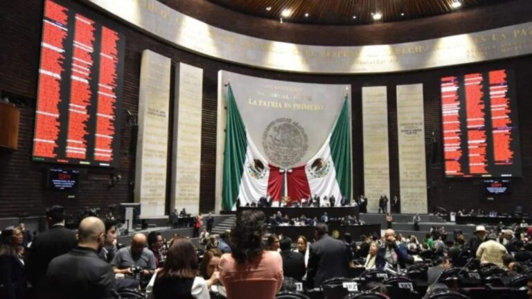 Escenario institucional que refleja el debate legislativo sobre extorsión ante el aumento del delito en México.