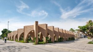 Policías acordonan zona en Morelos tras hallazgo de restos humanos con mensaje criminal dirigido a funcionario estatal.