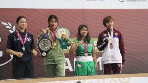 Jóvenes boxeadores de Morelos celebran sus medallas en los Juegos Nacionales Populares.
