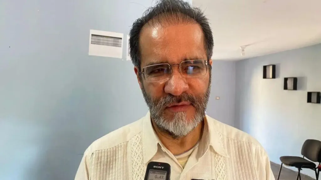 René Bejarano durante un evento político, símbolo del retorno de viejas figuras a la vida pública bajo Morena.