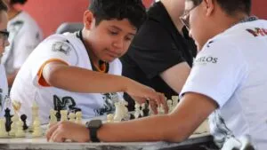 Jóvenes morelenses participan en torneo de ajedrez que impulsa formación y desarrollo en comunidades del oriente