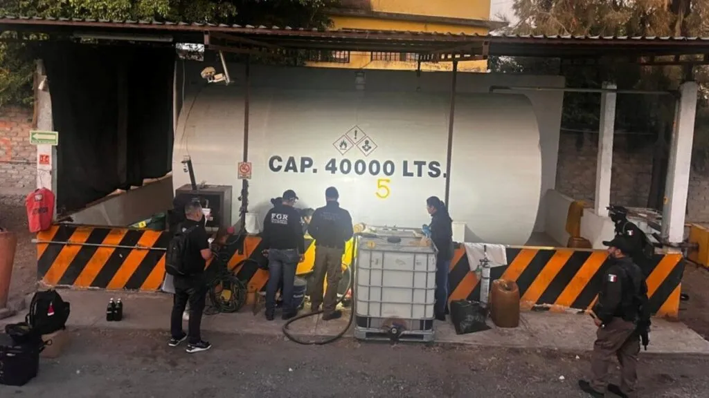 Autoridades aseguran hidrocarburos y contenedores durante cateo en Morelos