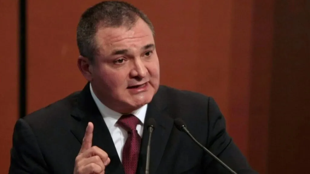 Detención de ex colaborador de García Luna por contratos ilegales y desvío de recursos públicos