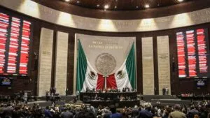 Ilustración sobre discusión de la Ley de Aguas y tensiones por concesiones en comunidades rurales