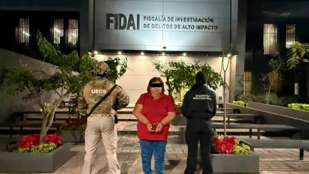 Mujer detenida en penal de Morelos por intentar ingresar celulares ocultos