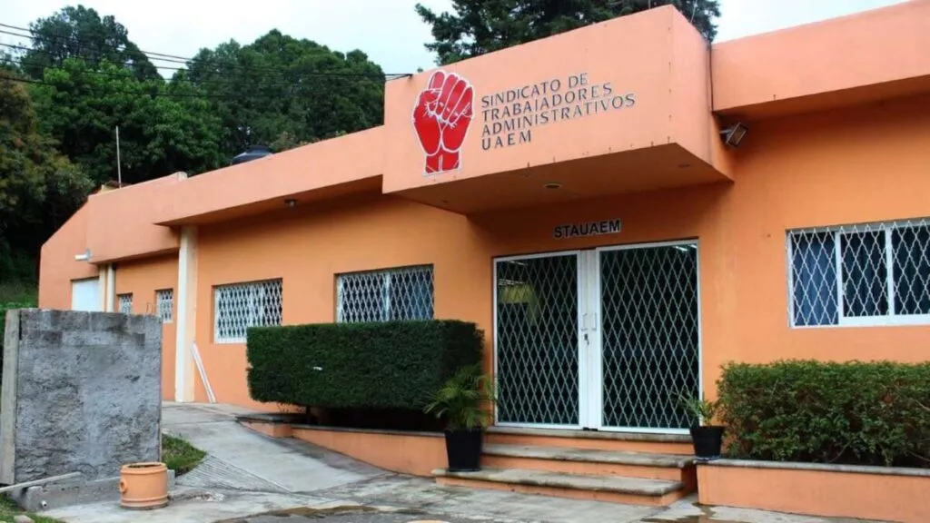 STAUAEM protesta por falta de pago de aguinaldo en la UAEM