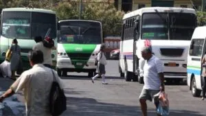 Usuarios del transporte público en Morelos protestan contra el aumento de tarifa por inseguridad y mal estado de las unidades.