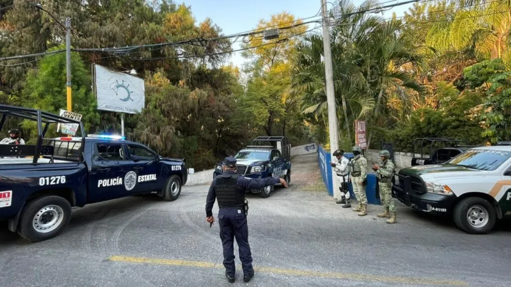 Ataque armado en restaurante de Temixco deja tres lesionados, incluido un menor, y activa operativo de seguridad estatal.