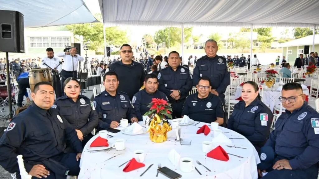 Aumento salarial eleva a 16 mil 030 pesos el ingreso de policías rasos en Morelos y refuerza dignificación policial estatal.