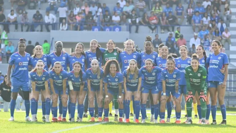 Cruz Azul Femenil juega ante Chivas en el estadio Centenario de Cuernavaca