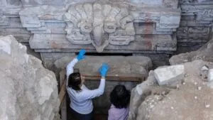 Tumba zapoteca descubierta en Oaxaca con murales y elementos funerarios del año 600 de nuestra era