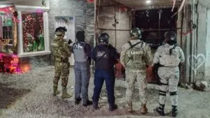 Cateo en Ayala asegura presunto cristal, cartuchos y un cargador