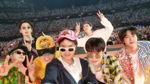 Seguidores de BTS expresan inconformidad por la falta de precios claros en la venta de boletos anunciada por Ticketmaster.