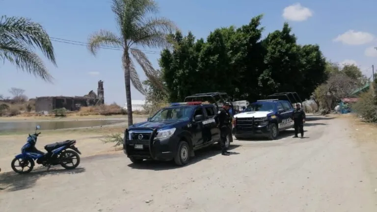 Autoridades resguardan una zona de Xochitepec tras un feminicidio que refleja la violencia contra las mujeres en Morelos.