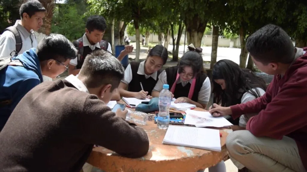 Estudiantes regresan a clases en escuelas de educación básica en Morelos este lunes