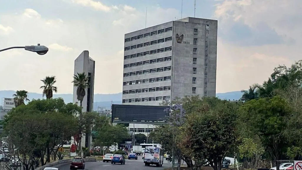 Hospital del IMSS en Plan de Ayala Cuernavaca tras muerte de joven