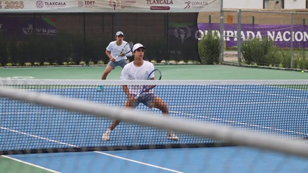 Atletas de tenis de Morelos entrenan rumbo al selectivo estatal para la Olimpiada Nacional Conade 2026.