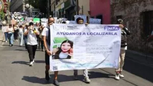 Estudiantes protestan en Cuernavaca por la desaparición de Kimberly Ramos frente al Palacio de Gobierno