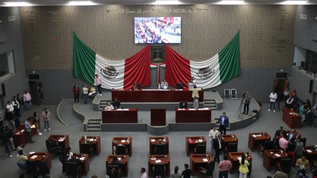 Congreso de Morelos durante votación que reconfigura comisiones