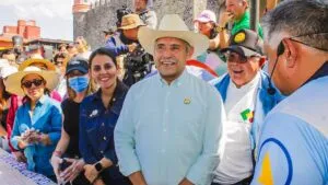 José Luis Urióstegui en evento público en Cuernavaca mientras se reportaban incidentes en Morelos