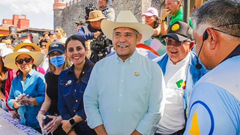 José Luis Urióstegui en evento público en Cuernavaca mientras se reportaban incidentes en Morelos