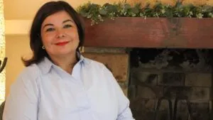 Meggie Salgado diputada federal de Morelos y fundadora de Casa Manzano en restaurante con identidad social