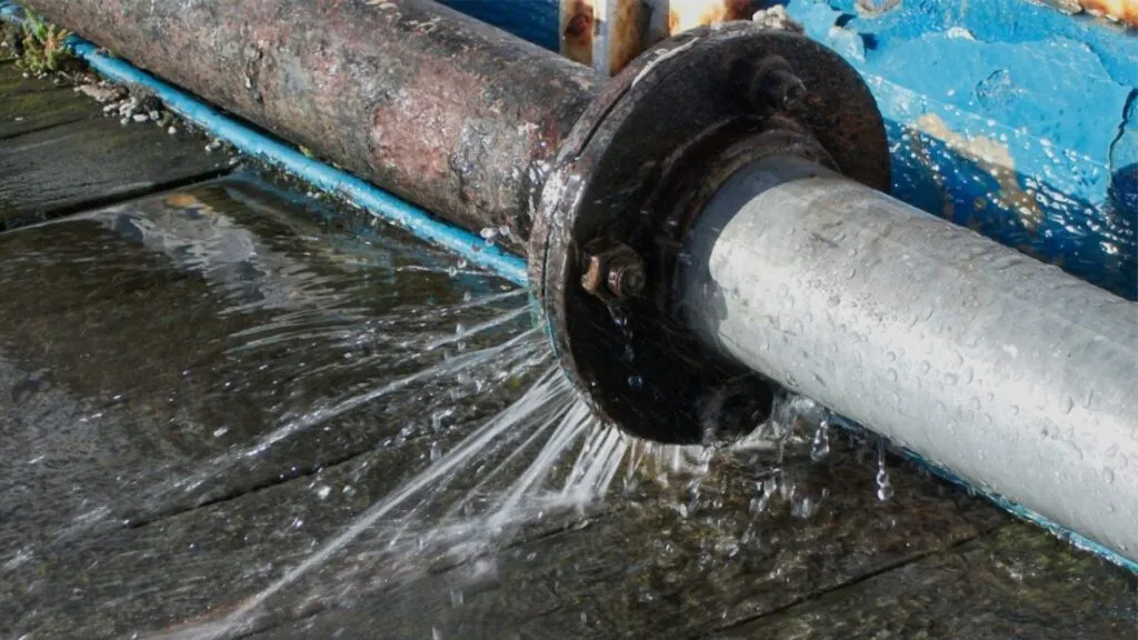 Trabajos de SAPAC en tuberías de Ciudad Chapultepec provocan cortes de agua en Cuernavaca