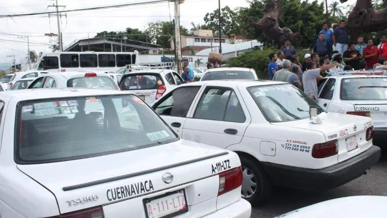Taxistas preparan bloqueos en avenidas principales de Cuernavaca este 12 de febrero por trámites y tarjeta digital