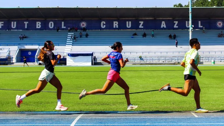 Triatletas morelenses compiten rumbo al clasificatorio nacional en Veracruz