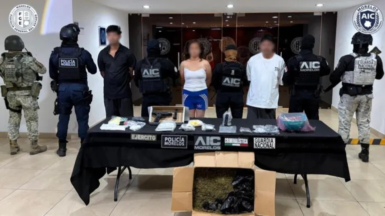 Operativo de cateo en Cuernavaca realizado por autoridades estatales y federales en una vivienda de la colonia Nueva Santa María.