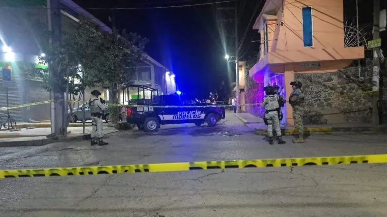 asesinatos en Morelos con presencia policial en escena acordonada tras ataques armados en diferentes municipios