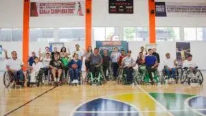clínica de básquetbol sobre silla de ruedas en Morelos con personas participando en deporte adaptado