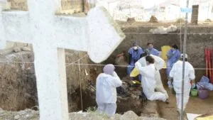 trabajos periciales en fosa común de Jojutla Morelos durante intervención de autoridades y colectivos de búsqueda