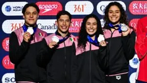 Clavadistas mexicanos celebran medallas de plata en el Mundial de Clavados Montreal 2026