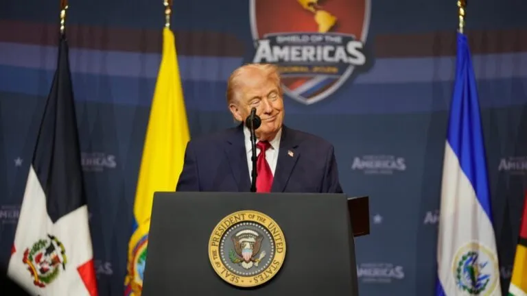 Trump durante la cumbre Escudo de las Américas donde habló sobre la violencia de cárteles en México.